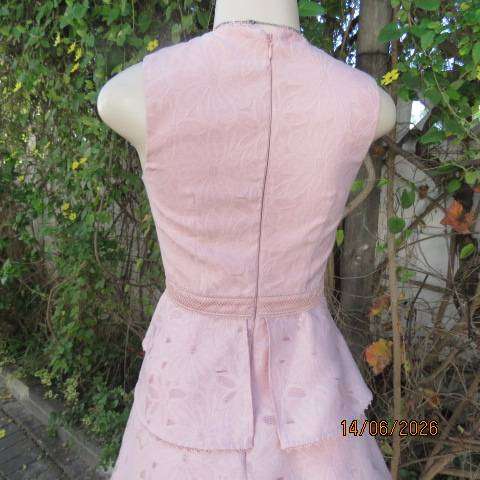 FOREVER NEW blush pink sleeveless dress in opaque embossed polyester viscose fabric, size 33