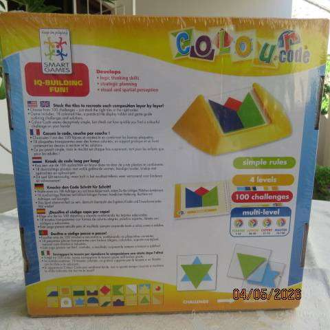 Smart Games multi-level colour code logic game with 100 challenges on 4 levels.