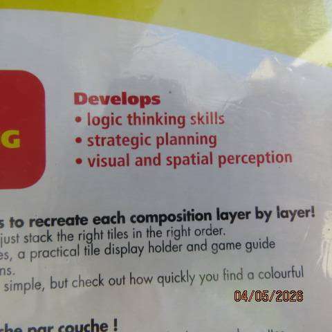 Smart Games multi-level colour code logic game with 100 challenges on 4 levels.