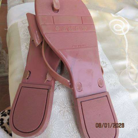 Pair of brownish pink flat sandals in bendable plastic with pretty bow. Size 8