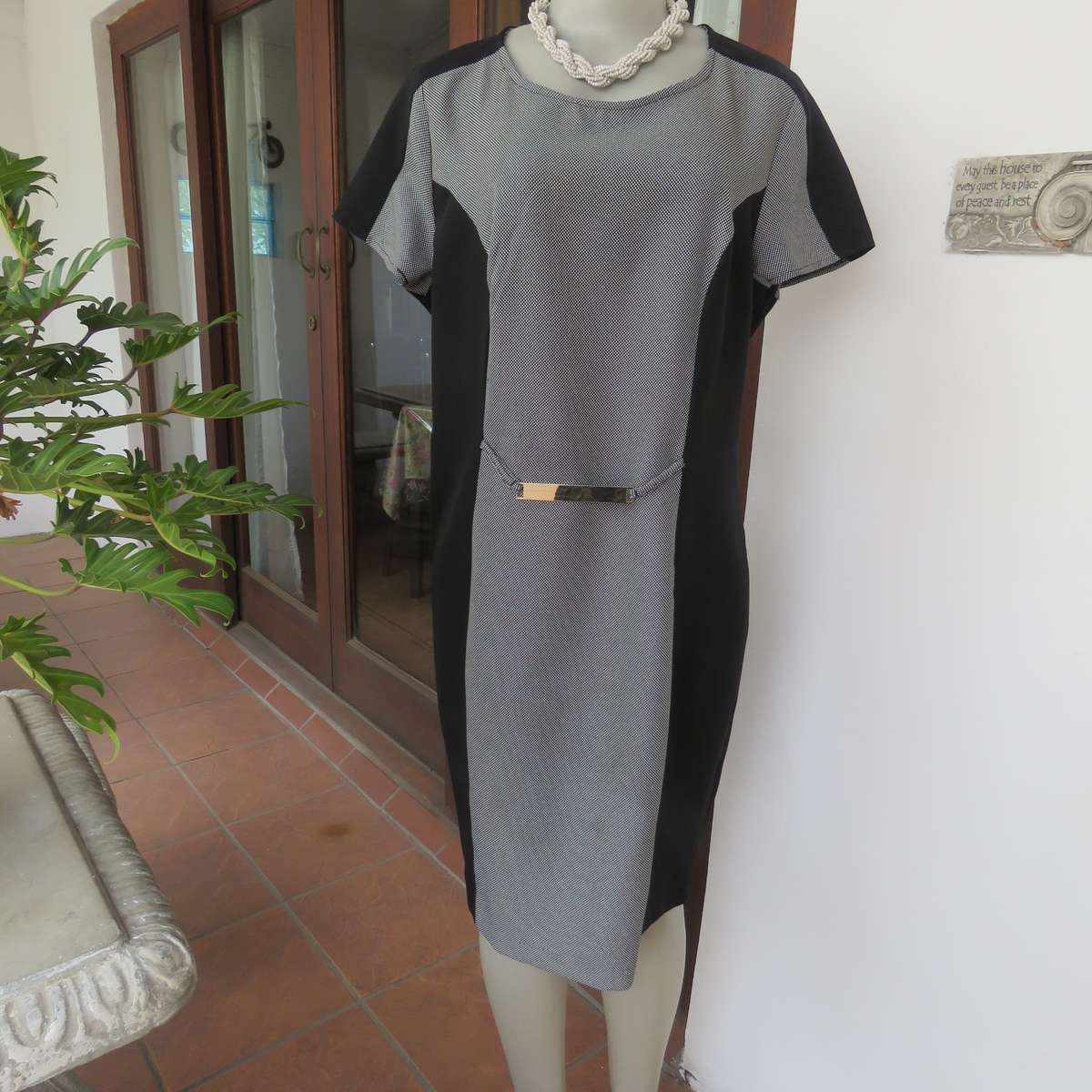 FASHION EXPRESS size 40 princess style dress in black-white with black sides. Long zip.Very good con