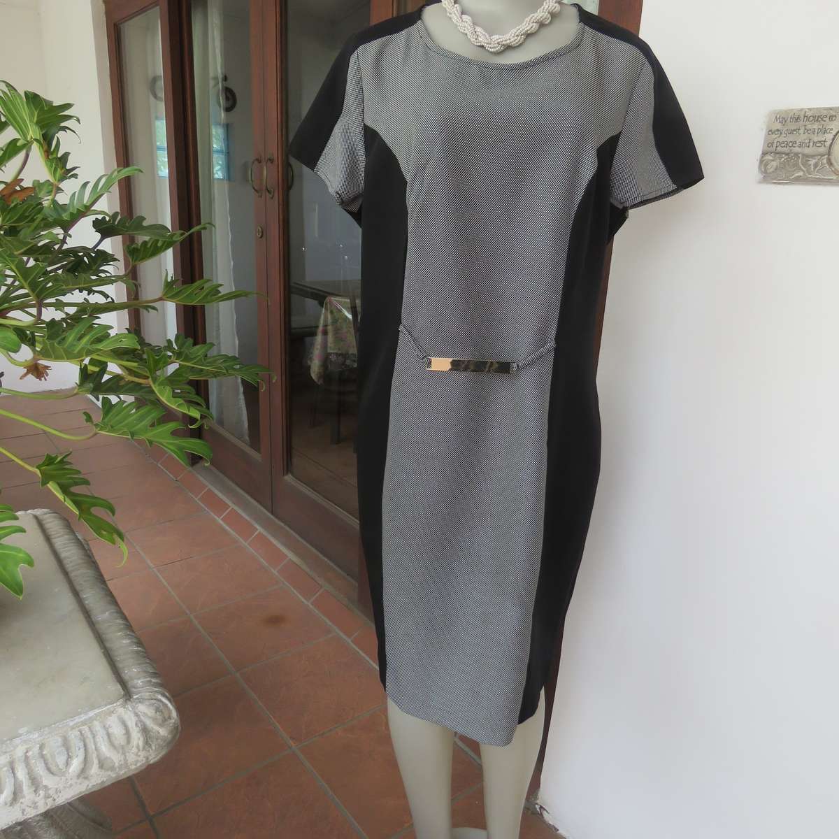 FASHION EXPRESS size 40 princess style dress in black-white with black sides. Long zip.Very good con
