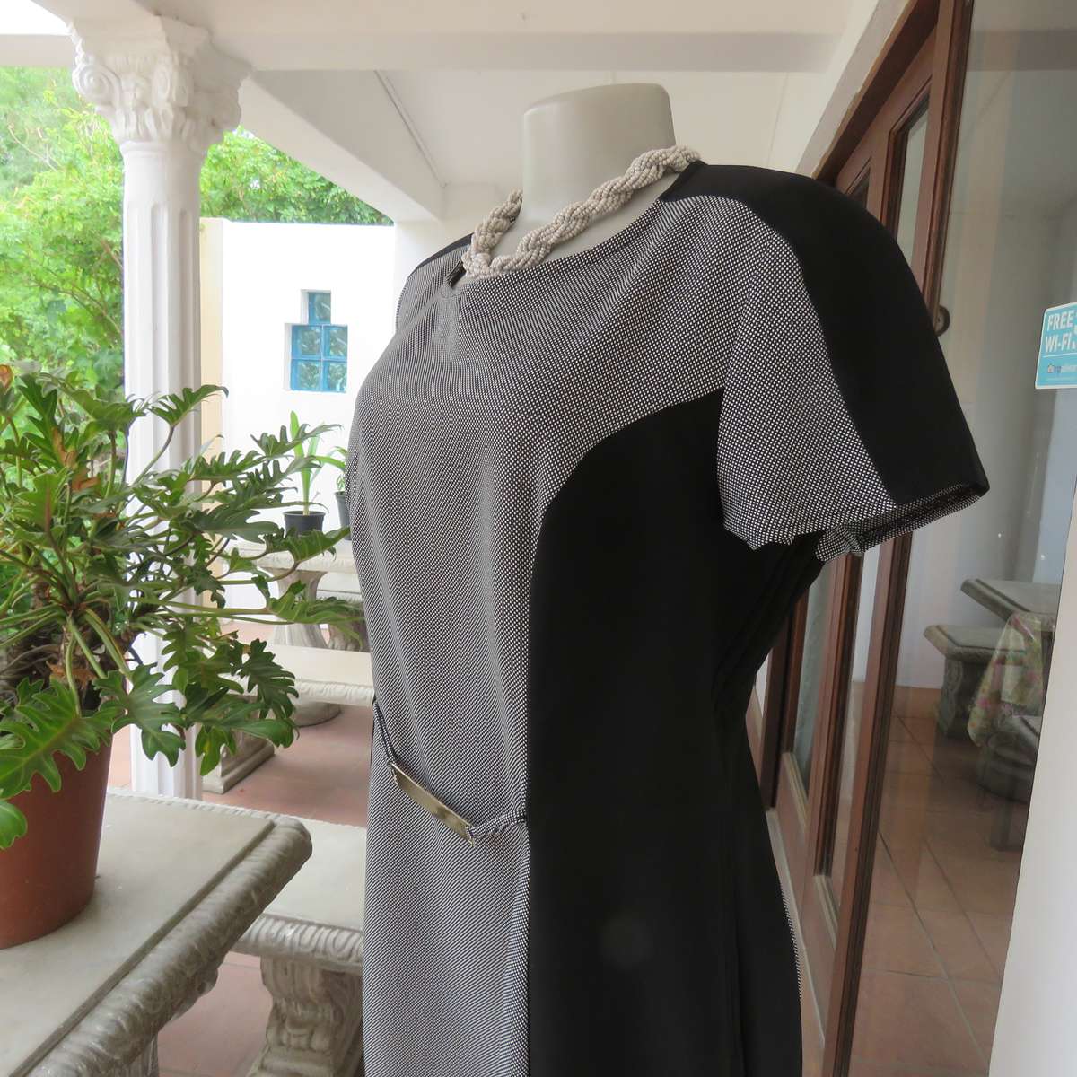 FASHION EXPRESS size 40 princess style dress in black-white with black sides. Long zip.Very good con