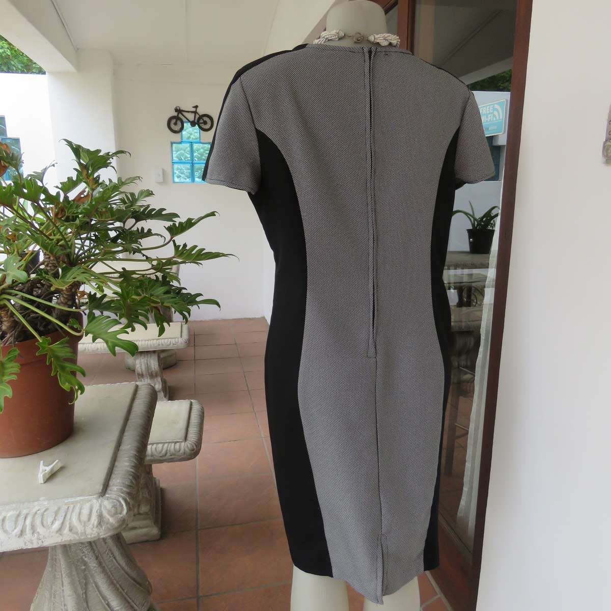 FASHION EXPRESS size 40 princess style dress in black-white with black sides. Long zip.Very good con