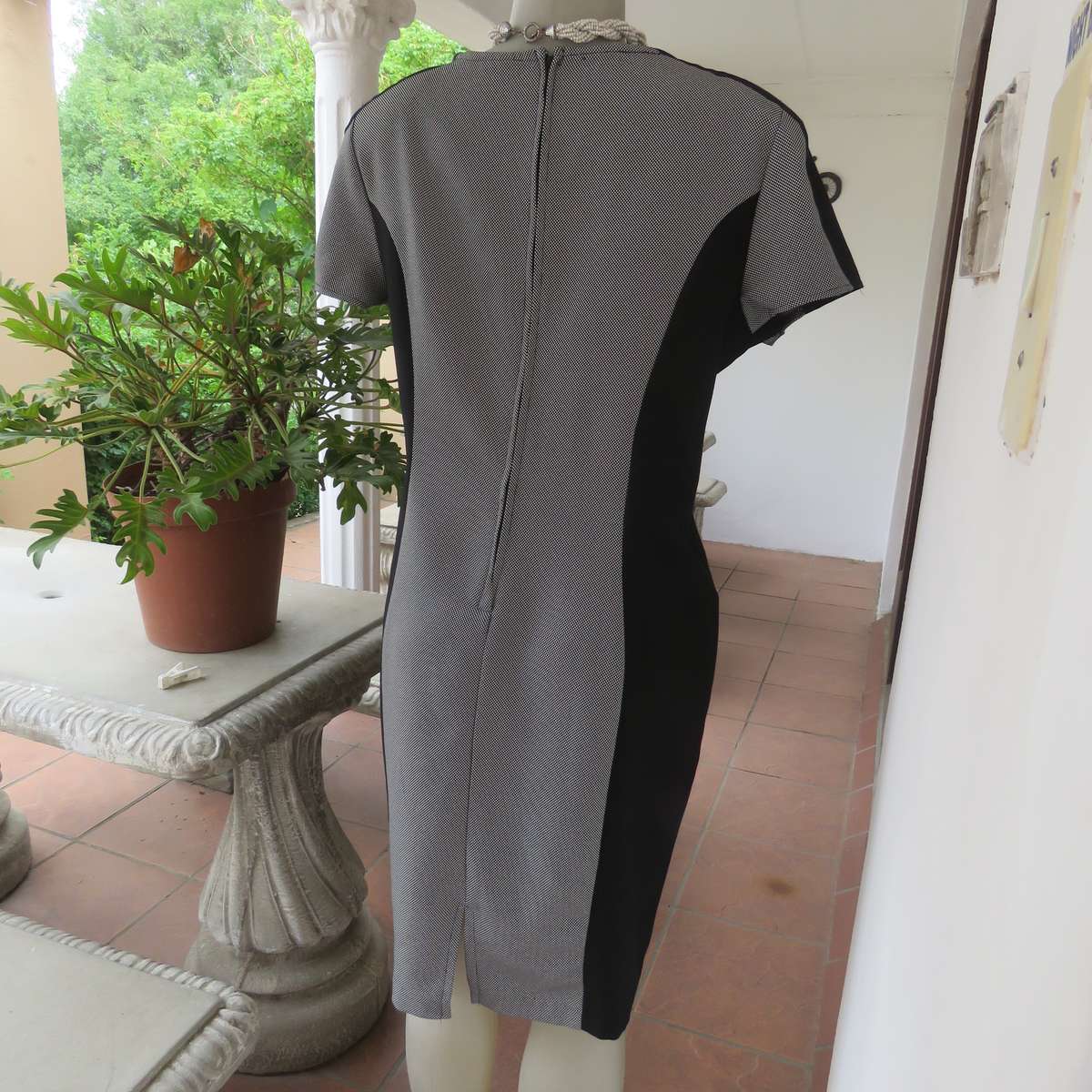 FASHION EXPRESS size 40 princess style dress in black-white with black sides. Long zip.Very good con