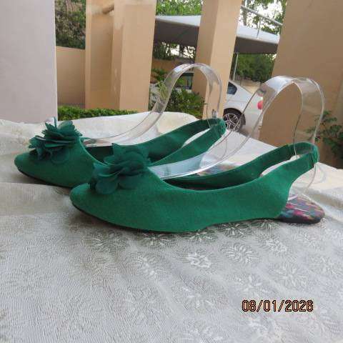 Pair grass green open heel fabric flat shoes in green with flower on front. Size 8