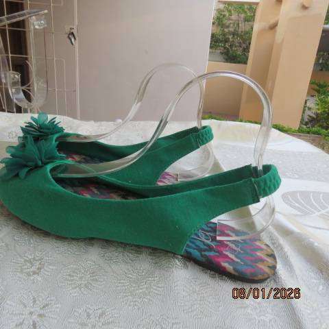 Pair grass green open heel fabric flat shoes in green with flower on front. Size 8