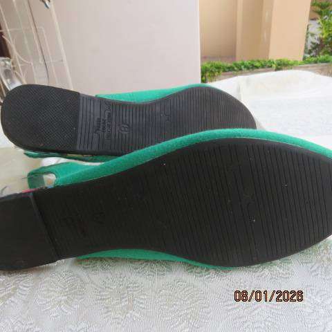 Pair grass green open heel fabric flat shoes in green with flower on front. Size 8