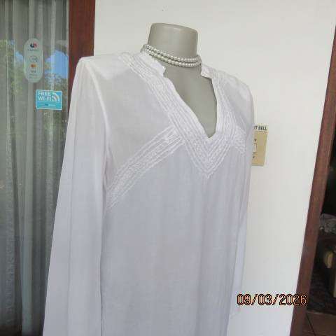 CHARTER CLUB white cotton extra long embroidered top size 36