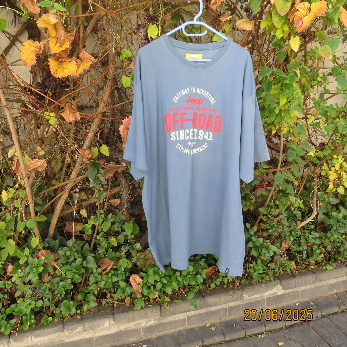 JEEP original Columbia blue short sleeve T shirt size 3XL. As new