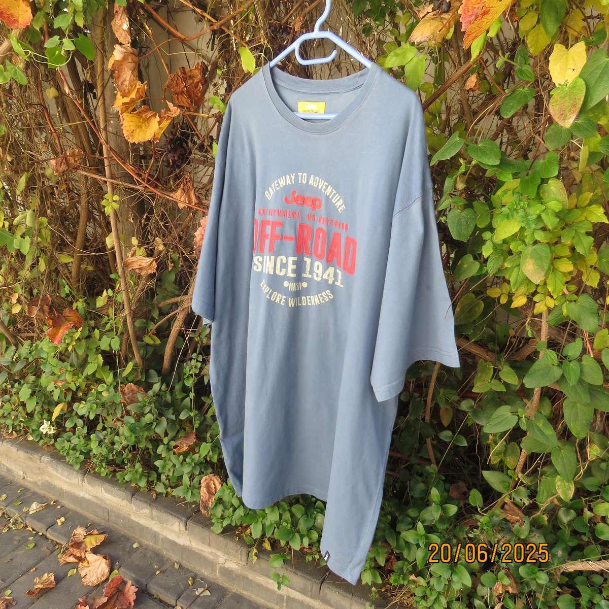 JEEP original Columbia blue short sleeve T shirt size 3XL. As new