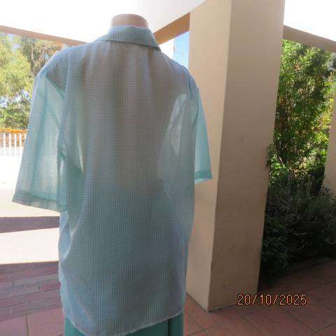 SMILEY white-green sheer polyester short sleeve button down top. Size 44