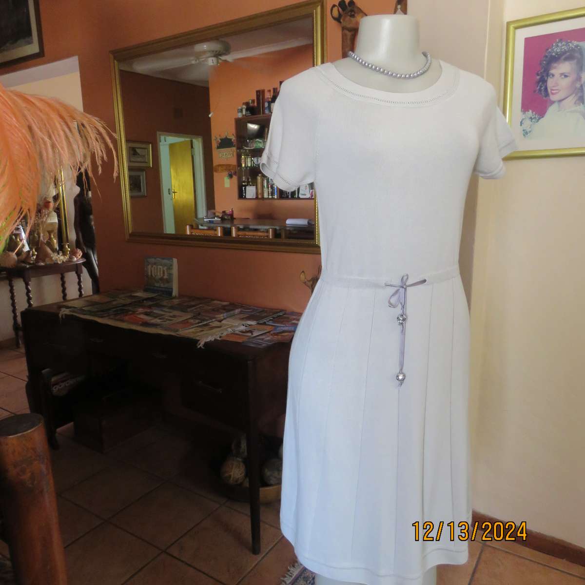 Amazing MATRICE Japan light grey poly-acrylic stretch knitted capped sleeve dress size 34.As new