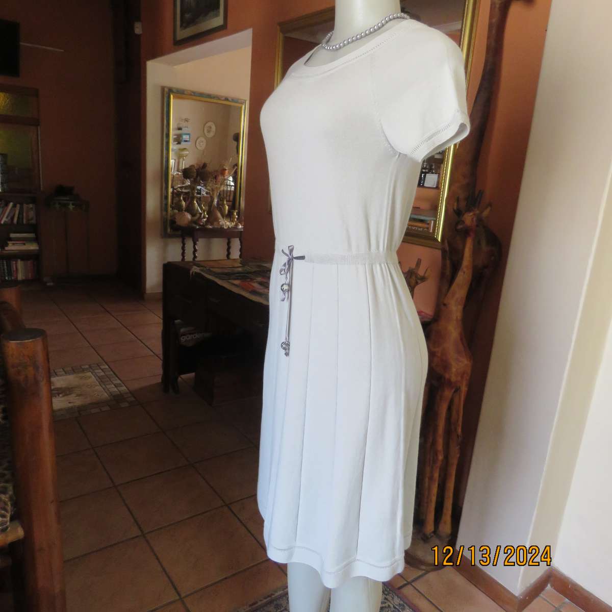 Amazing MATRICE Japan light grey poly-acrylic stretch knitted capped sleeve dress size 34.As new