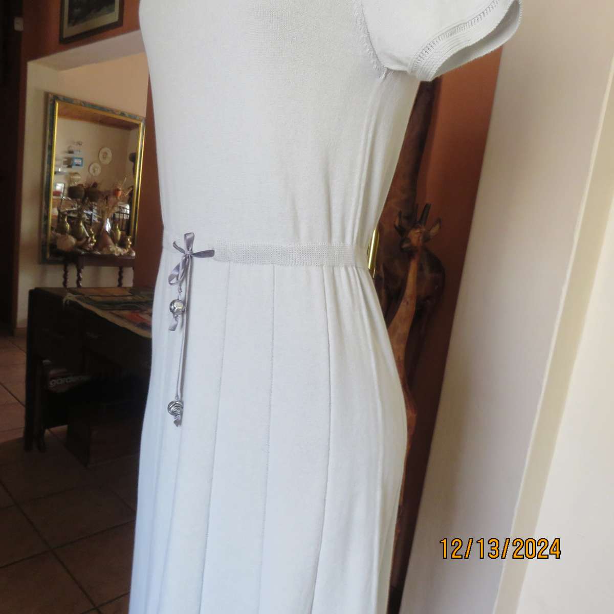 Amazing MATRICE Japan light grey poly-acrylic stretch knitted capped sleeve dress size 34.As new