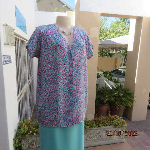 Boutique made pink-jade floral button down polyester V neck top size 40-42