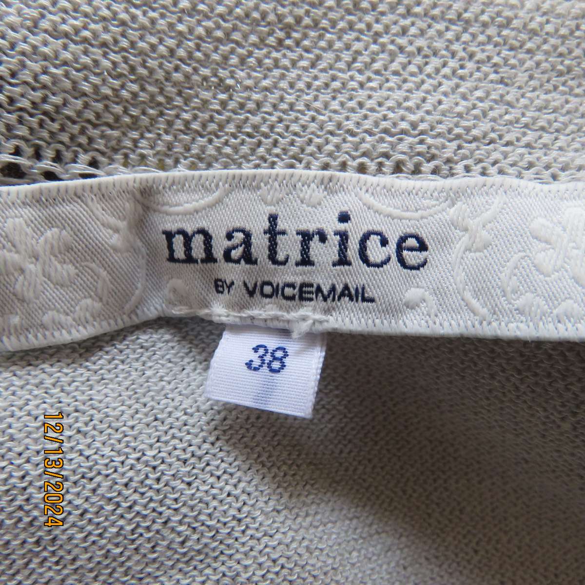 Amazing MATRICE Japan light grey poly-acrylic stretch knitted capped sleeve dress size 34.As new