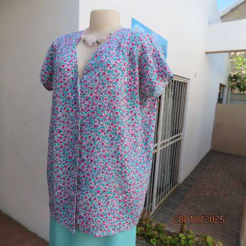 Boutique made pink-jade floral button down polyester V neck top size 40-42