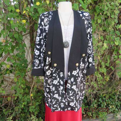 Woolworths black and white open-front jacket with elbow sleeves and low collar, size 38-40
