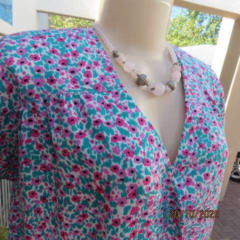 Boutique made pink-jade floral button down polyester V neck top size 40-42
