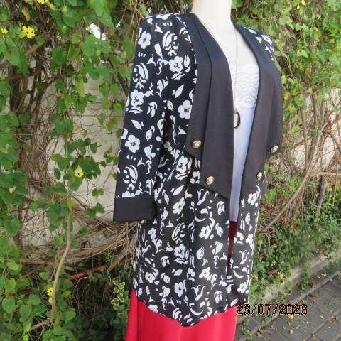 Woolworths black and white open-front jacket with elbow sleeves and low collar, size 38-40