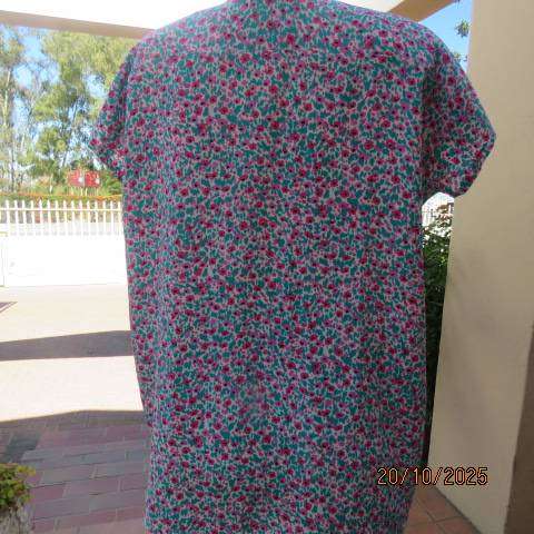 Boutique made pink-jade floral button down polyester V neck top size 40-42