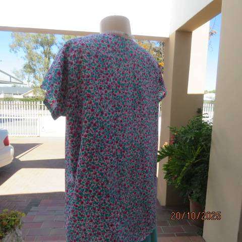 Boutique made pink-jade floral button down polyester V neck top size 40-42