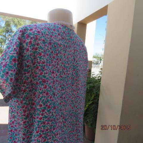 Boutique made pink-jade floral button down polyester V neck top size 40-42