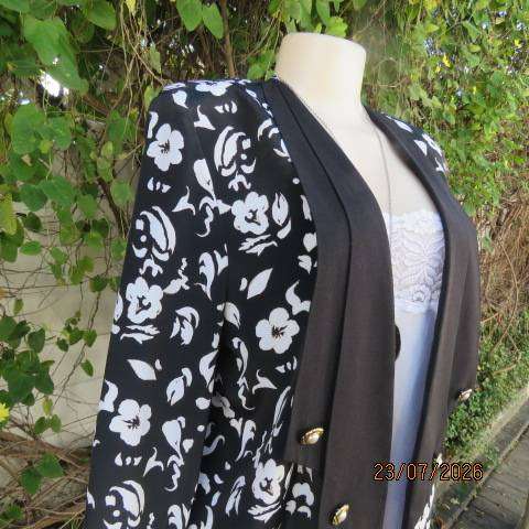 Woolworths black and white open-front jacket with elbow sleeves and low collar, size 38-40