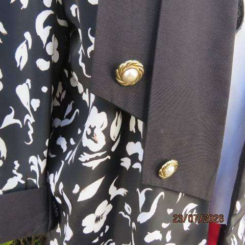 Woolworths black and white open-front jacket with elbow sleeves and low collar, size 38-40