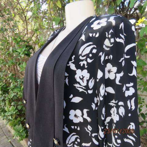 Woolworths black and white open-front jacket with elbow sleeves and low collar, size 38-40