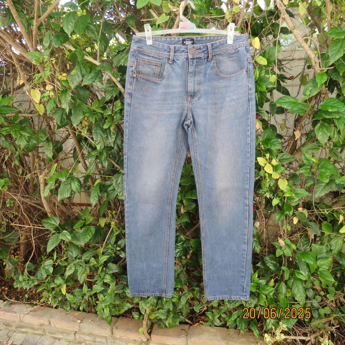EXACT men's blue denim straight leg jeans size 32. 100% cotton.