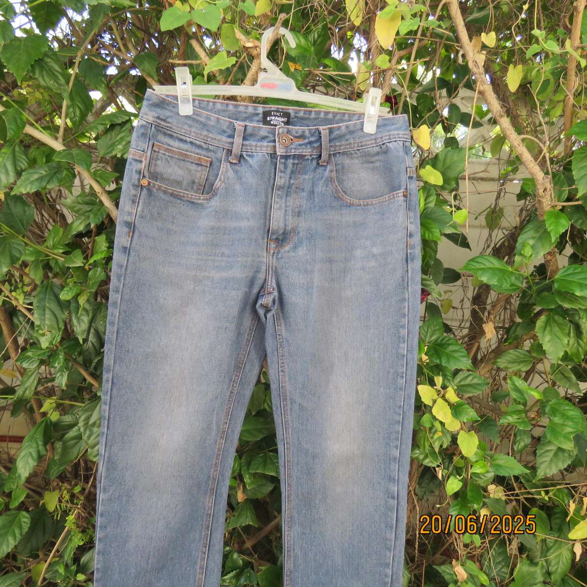 EXACT men's blue denim straight leg jeans size 32. 100% cotton.