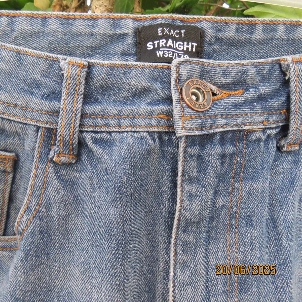 EXACT men's blue denim straight leg jeans size 32. 100% cotton.