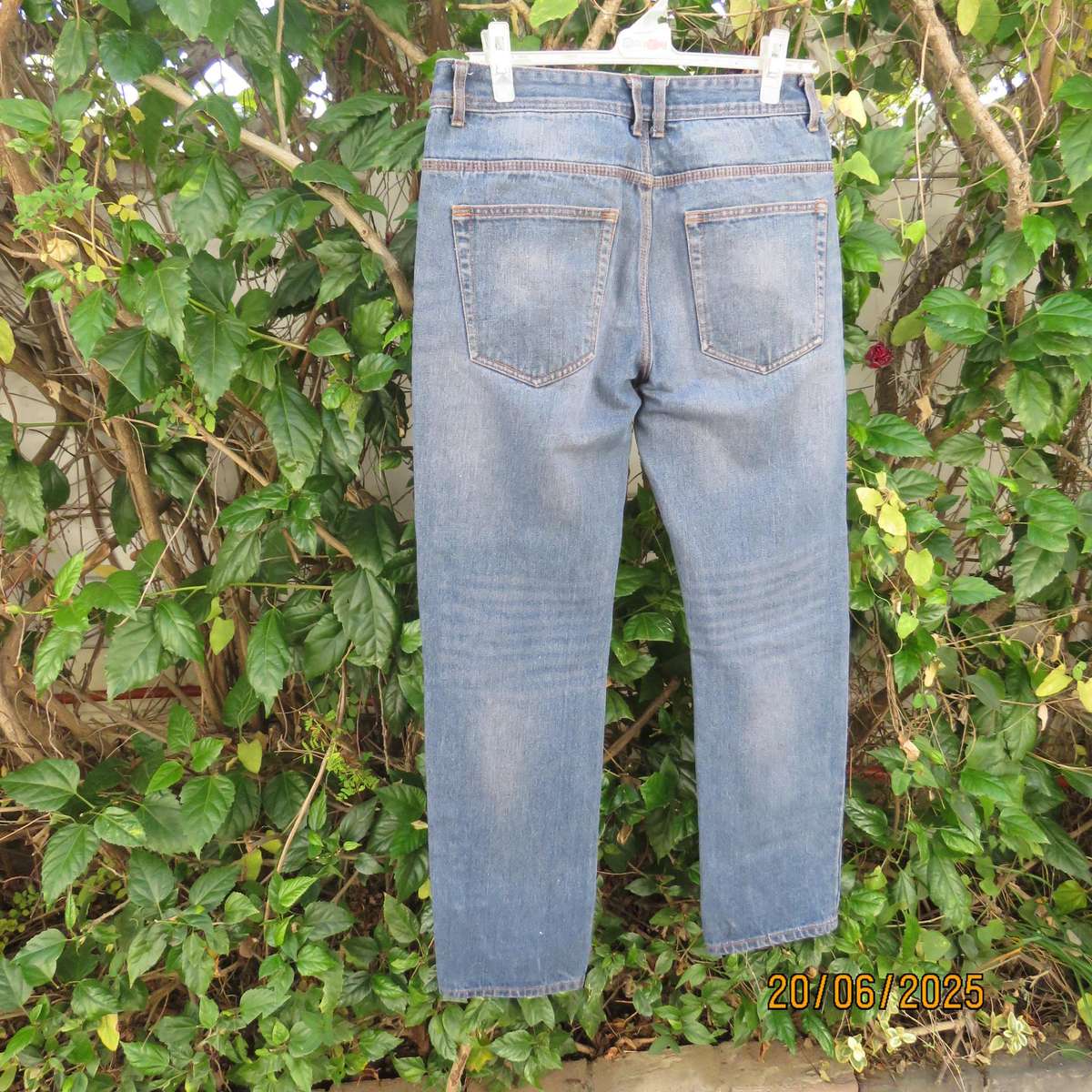 EXACT men's blue denim straight leg jeans size 32. 100% cotton.