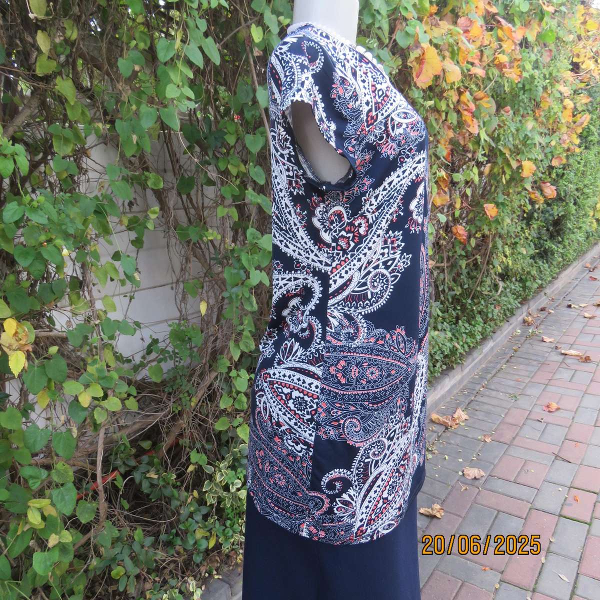 AMARA navy capped sleeve top with crimson-white baroque print. V zip up front. Size 36