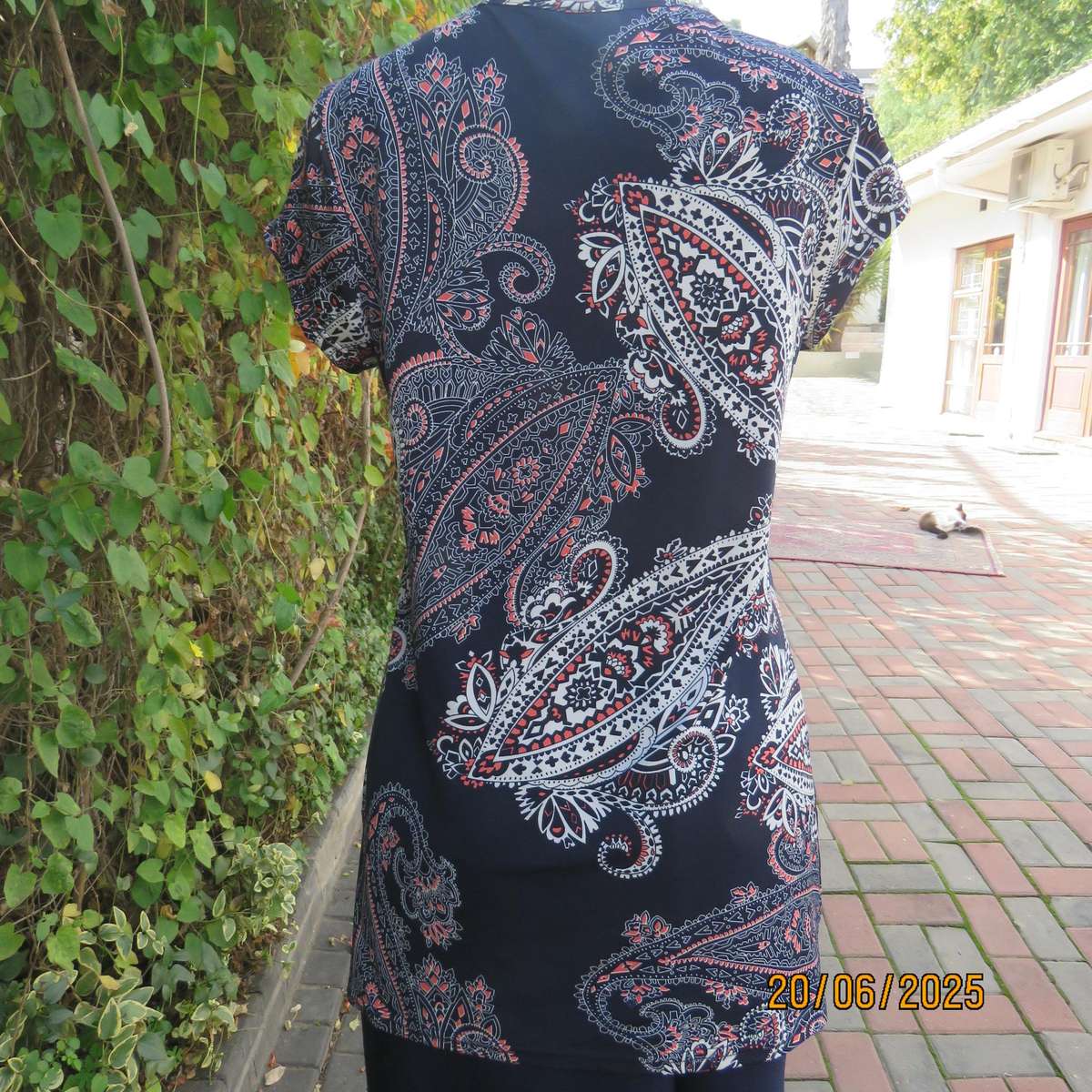AMARA navy capped sleeve top with crimson-white baroque print. V zip up front. Size 36