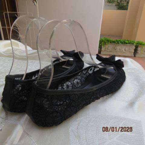 Pair of black floral pattern gauze flat shoes with open toes and bows on front. Size 8