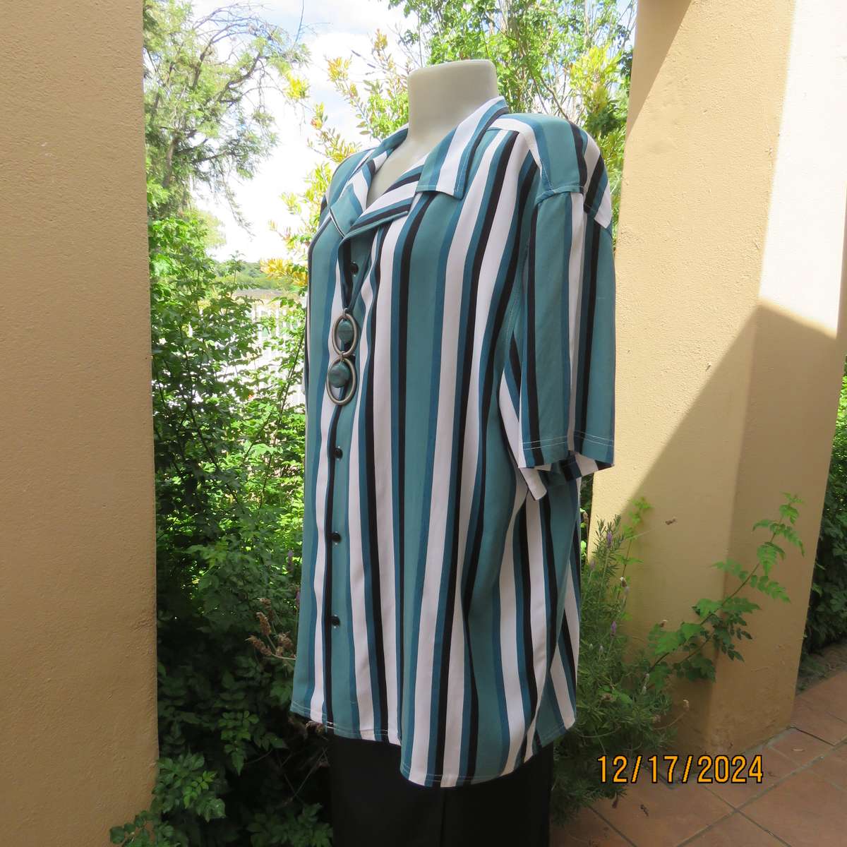 Vertical striped ORIGINALS-Adidas casual short sleeve top in white-black and jade shades. Size 42.