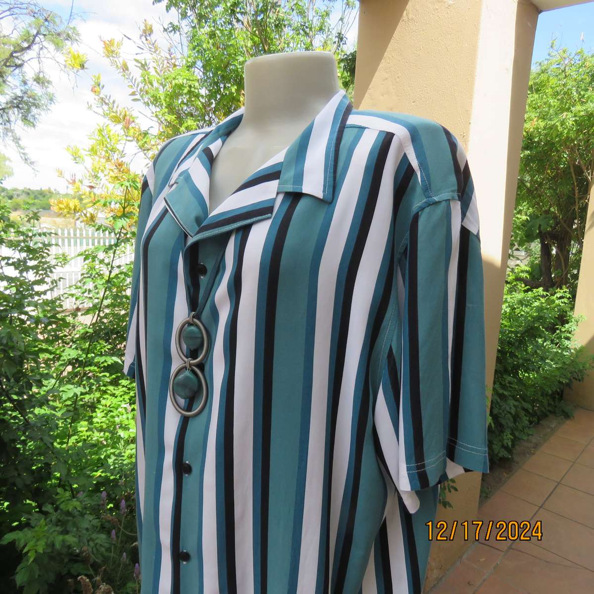Vertical striped ORIGINALS-Adidas casual short sleeve top in white-black and jade shades. Size 42.