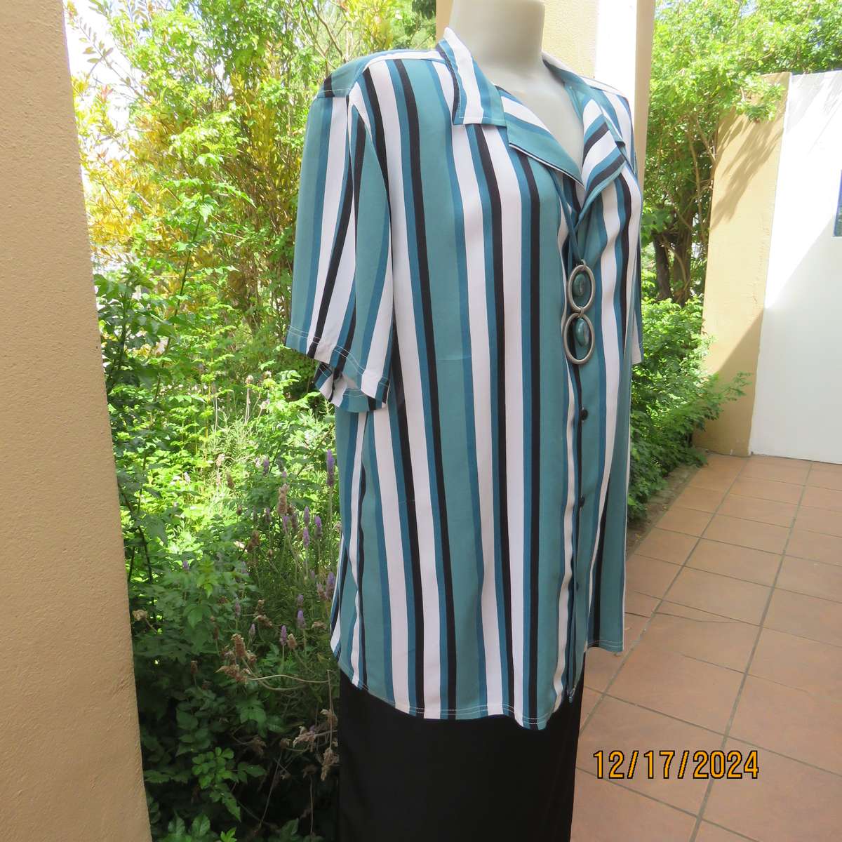 Vertical striped ORIGINALS-Adidas casual short sleeve top in white-black and jade shades. Size 42.