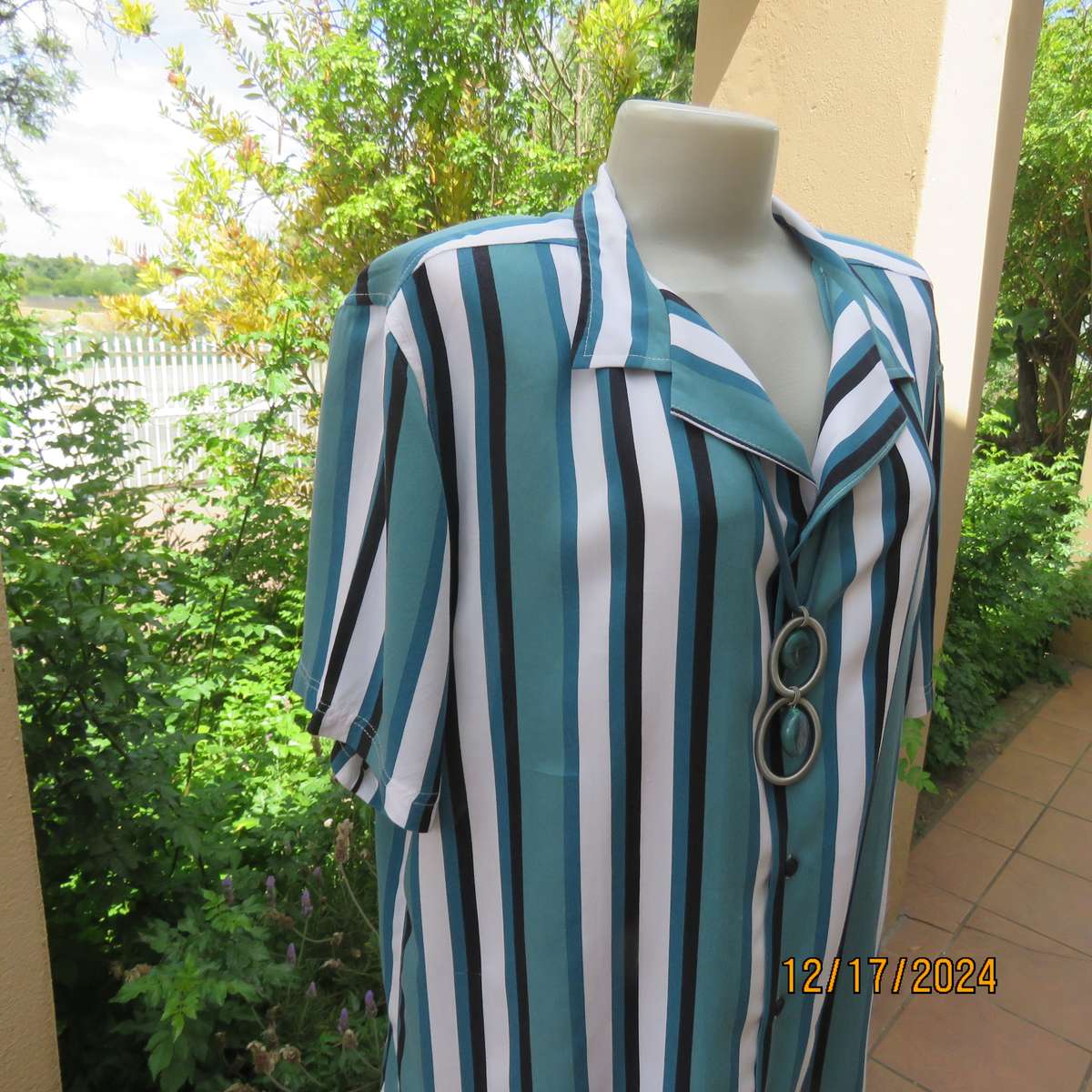 Vertical striped ORIGINALS-Adidas casual short sleeve top in white-black and jade shades. Size 42.