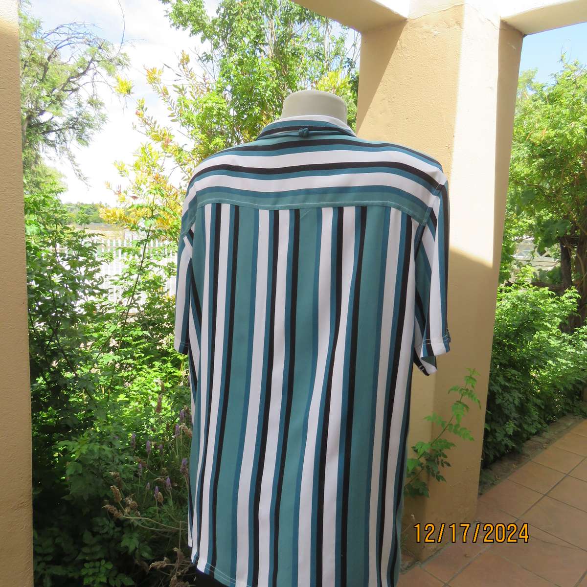 Vertical striped ORIGINALS-Adidas casual short sleeve top in white-black and jade shades. Size 42.