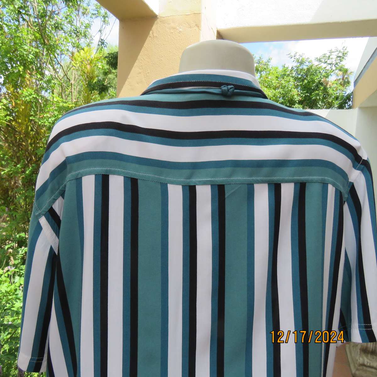 Vertical striped ORIGINALS-Adidas casual short sleeve top in white-black and jade shades. Size 42.