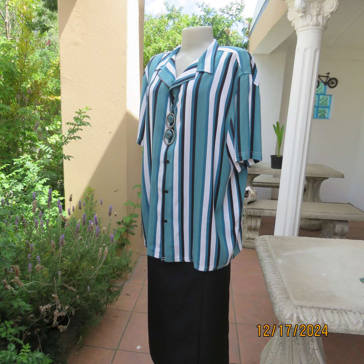 Vertical striped ORIGINALS-Adidas casual short sleeve top in white-black and jade shades. Size 42.