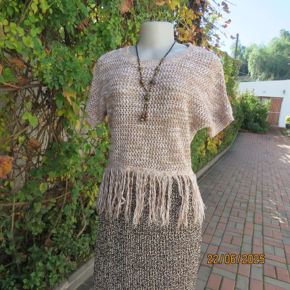 FASHION EXPRESS acrylic-cotton knit slip over fringed top. Size 32.