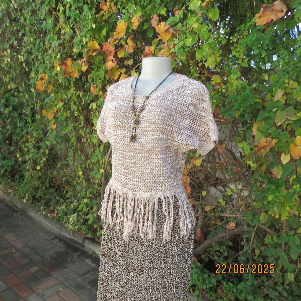 FASHION EXPRESS acrylic-cotton knit slip over fringed top. Size 32.