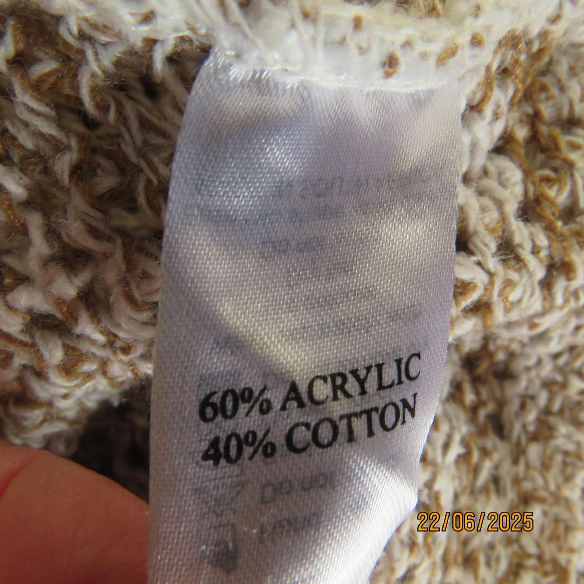 FASHION EXPRESS acrylic-cotton knit slip over fringed top. Size 32.