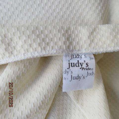 JUDY'S PRIDE rich cream textured stretch polyester bodycon skirt. Size 37