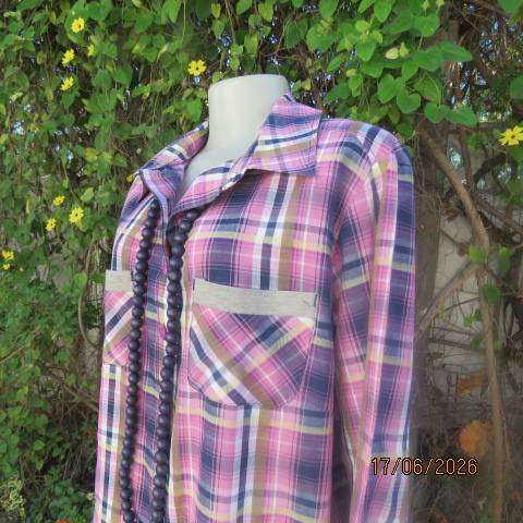 René Taylor violet navy and white check long sleeve button-down shirt with 2 pockets, size 44